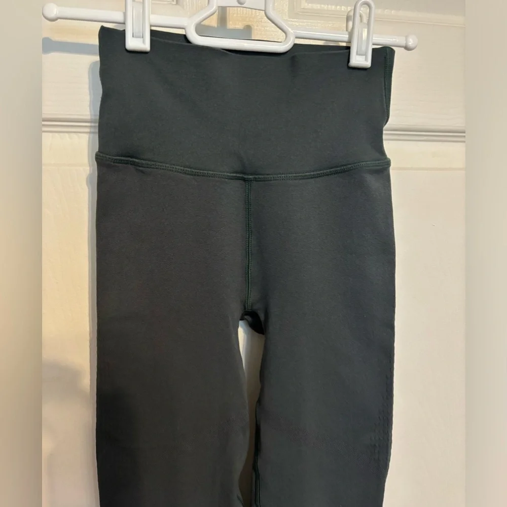 Fabletics Women's Military Green Leggin Size Large - Picture 2 of 10